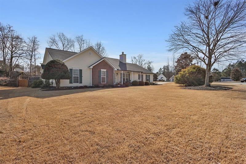 616 Embassy Walk Winder, GA 30680 - Photo 3 of 39