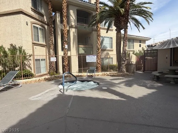 $1,195 | 7131 South Durango Drive, Unit 304, Las Vegas, NV 89113