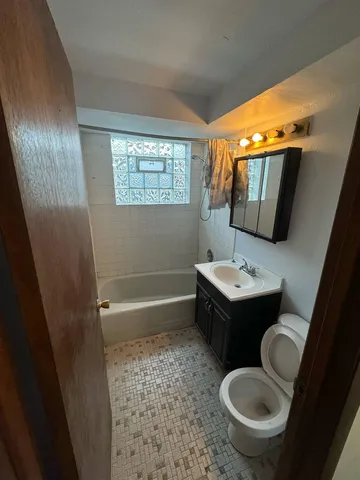 $1,650 | 15226 Doctor Martin Luther King Junior Drive, Unit 2E, Dolton, IL 60419