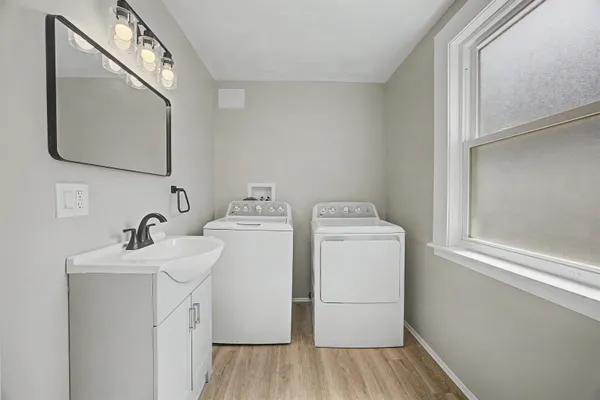 $435,000 | 118 West Hillcrest Avenue, Manchester, NH 03103