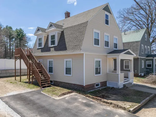 $435,000 | 118 West Hillcrest Avenue, Manchester, NH 03103