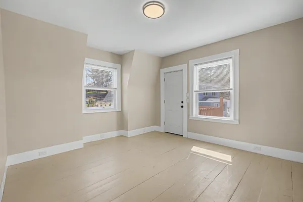 $435,000 | 118 West Hillcrest Avenue, Manchester, NH 03103