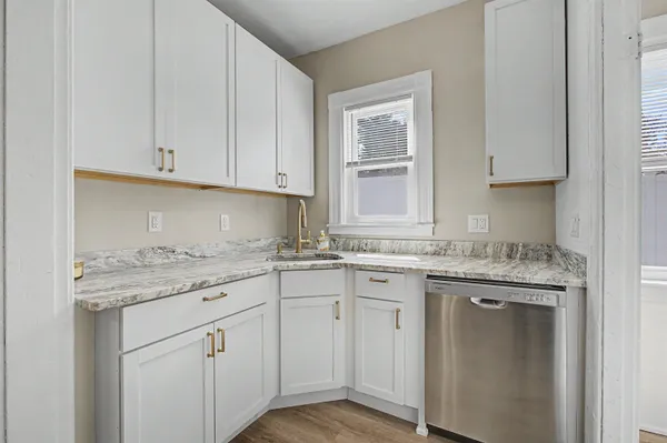 $435,000 | 118 West Hillcrest Avenue, Manchester, NH 03103