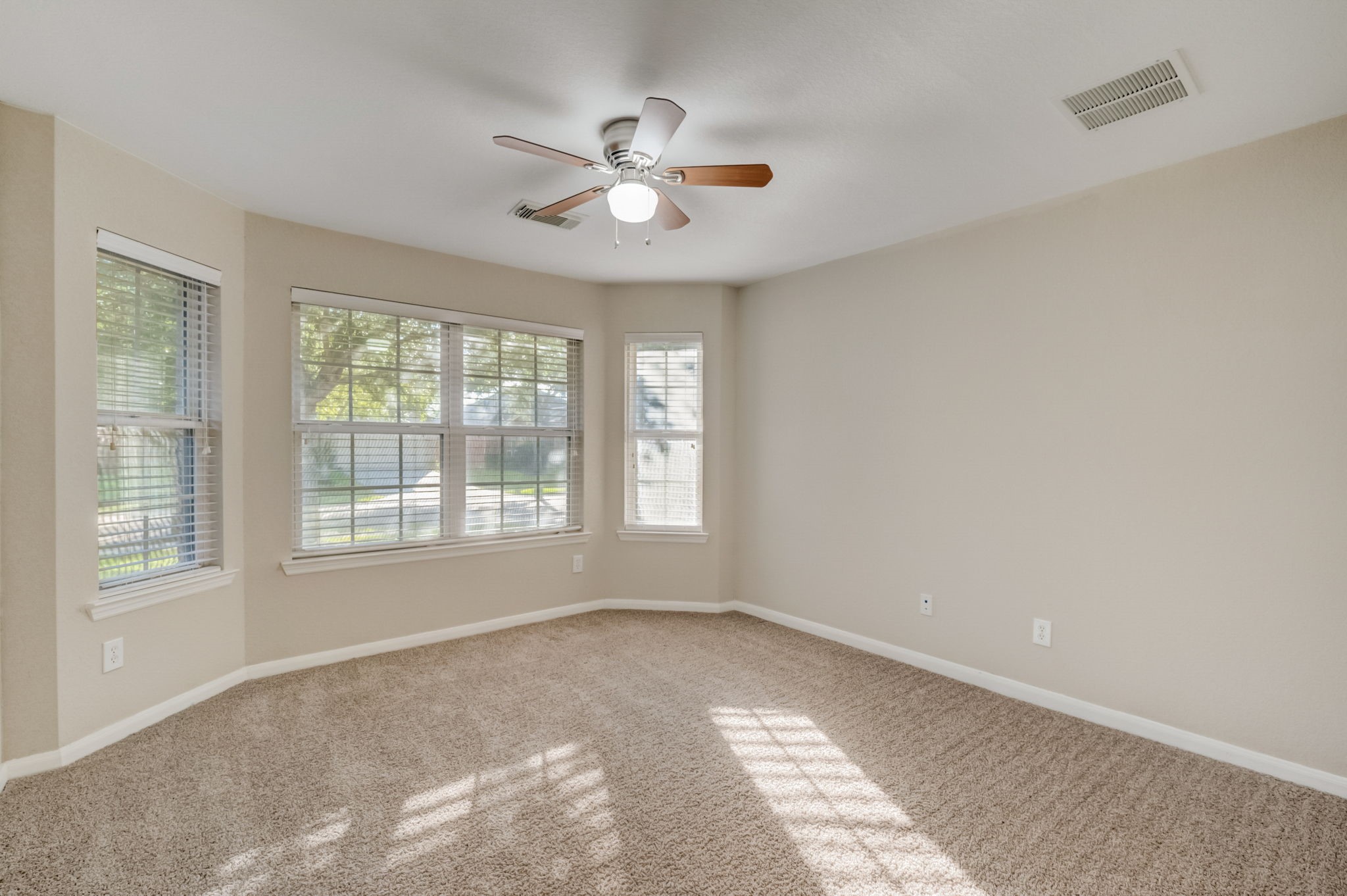 7219 Palmito Ranch Drive Richmond, TX 77406 - Photo 8 of 32 a view of an empty room with a window