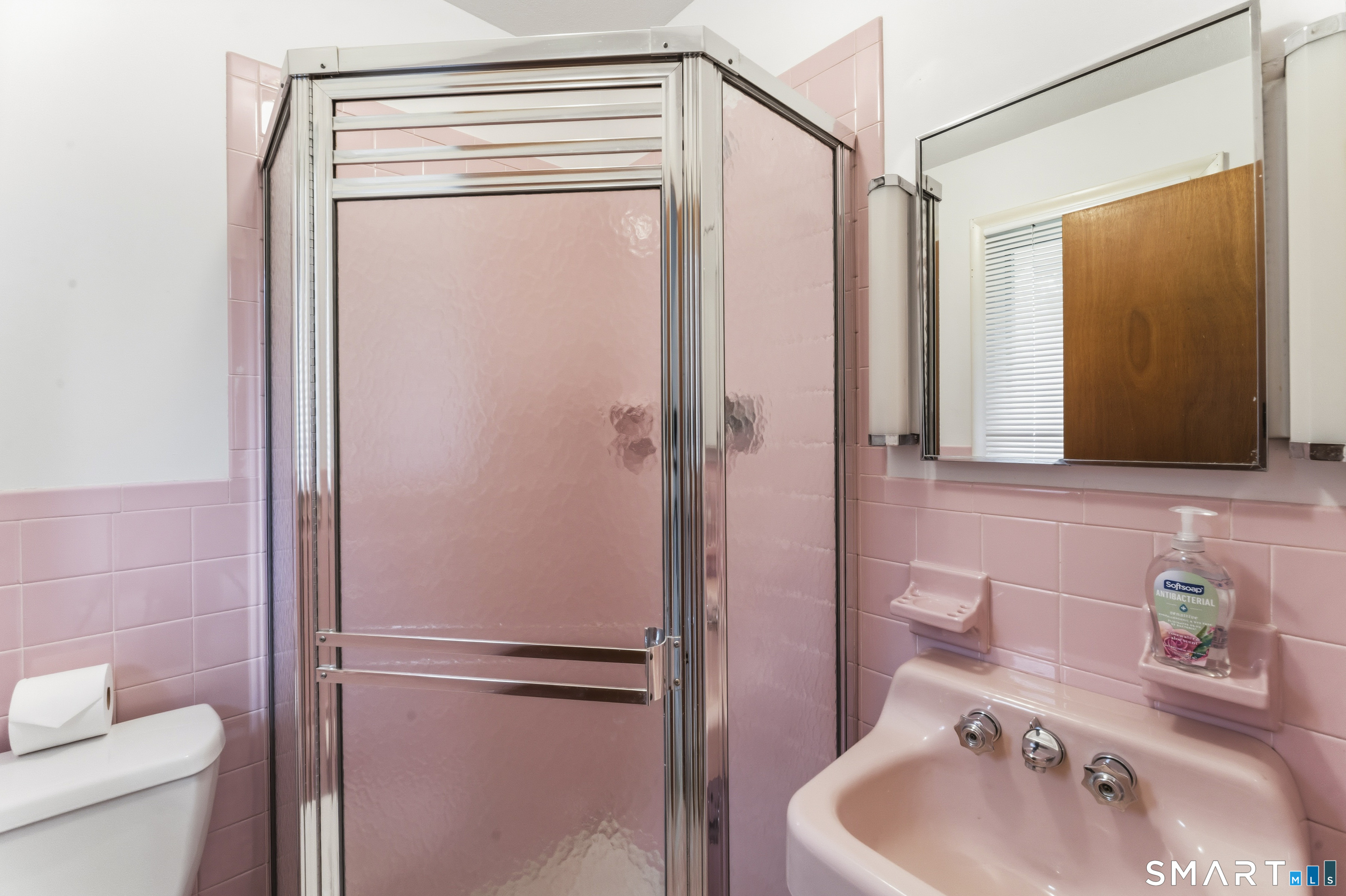 883 Saw Mill Road West Haven, CT 06516 - Photo 26 of 38