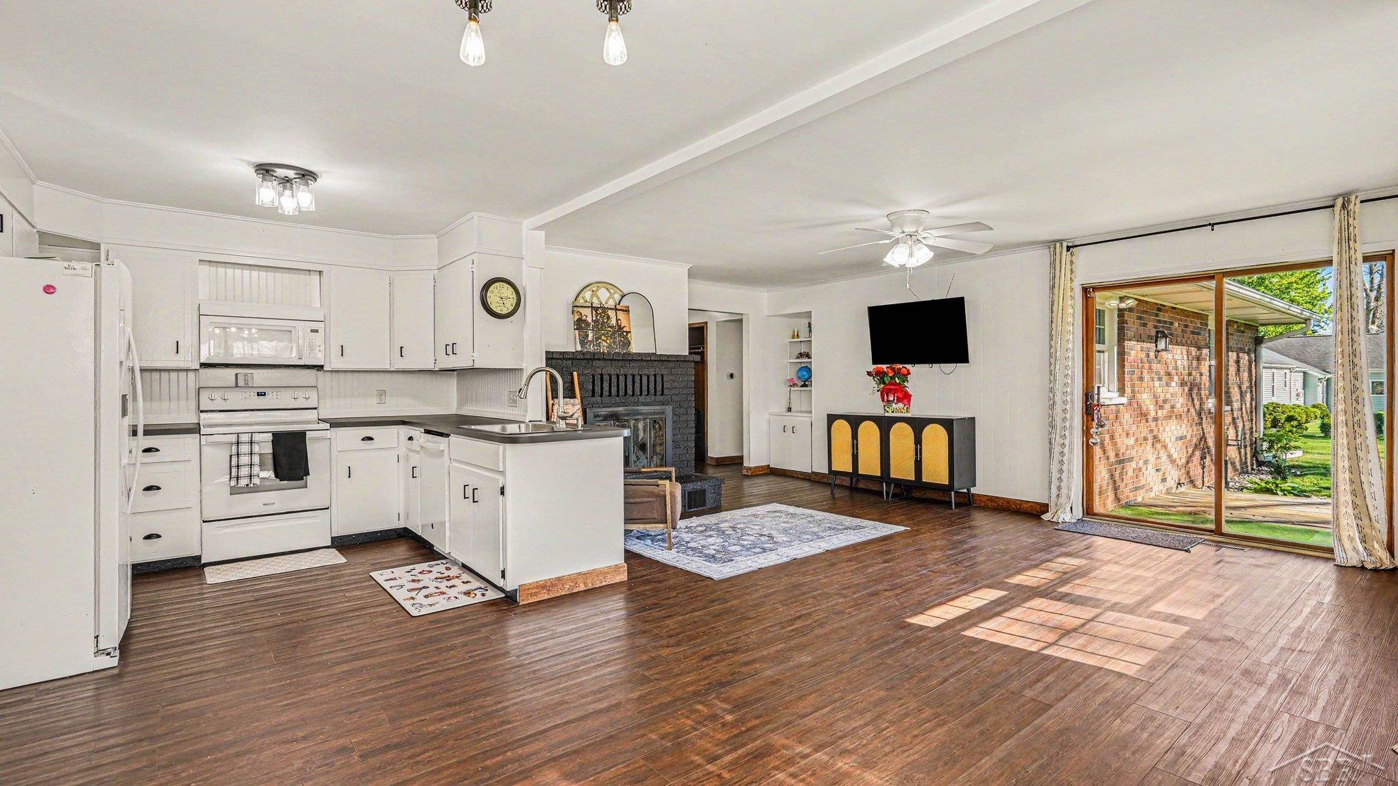 6190 Maple Road Frankenmuth, MI 48734 - Photo 3 of 27