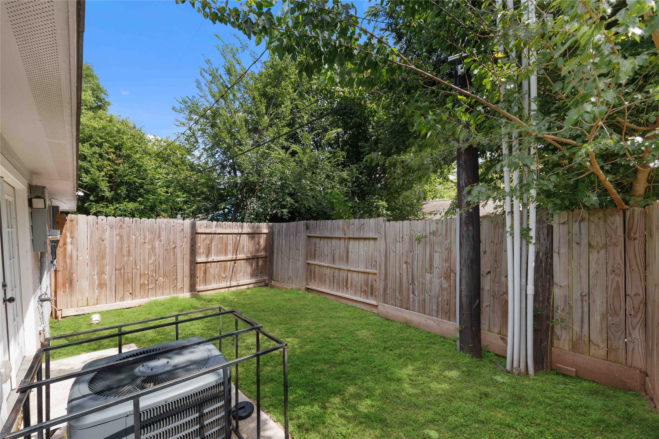 3425 Mt Pleasant Street, Unit B Houston, TX 77021 - Photo 26 of 27 Fenced backyard