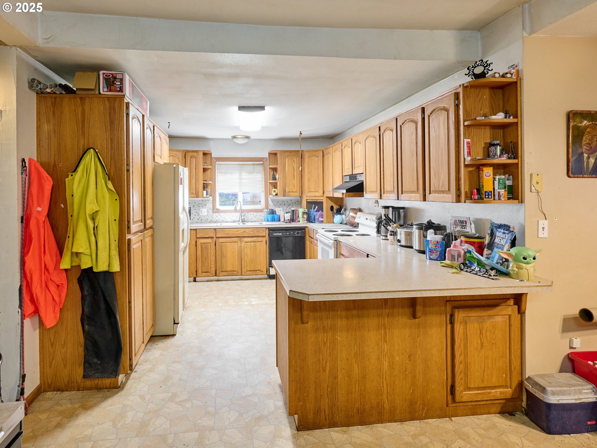 4481 Hennies Road Southeast Turner, OR 97392 - Photo 36 of 47 a kitchen with stainless steel appliances kitchen island granite countertop a refrigerator and a stove