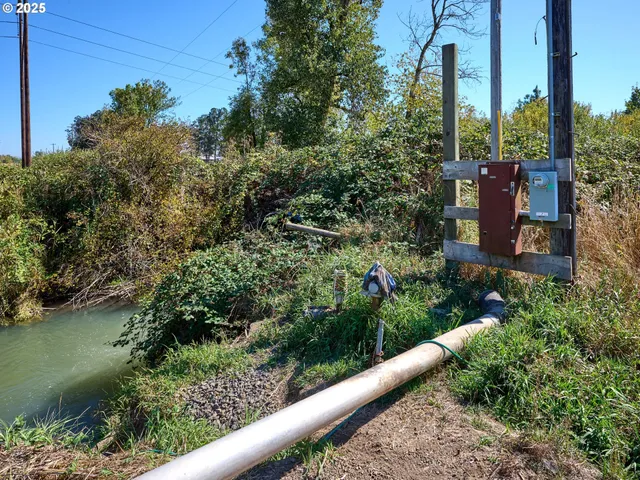 an aerial view of a house with a outdoor space