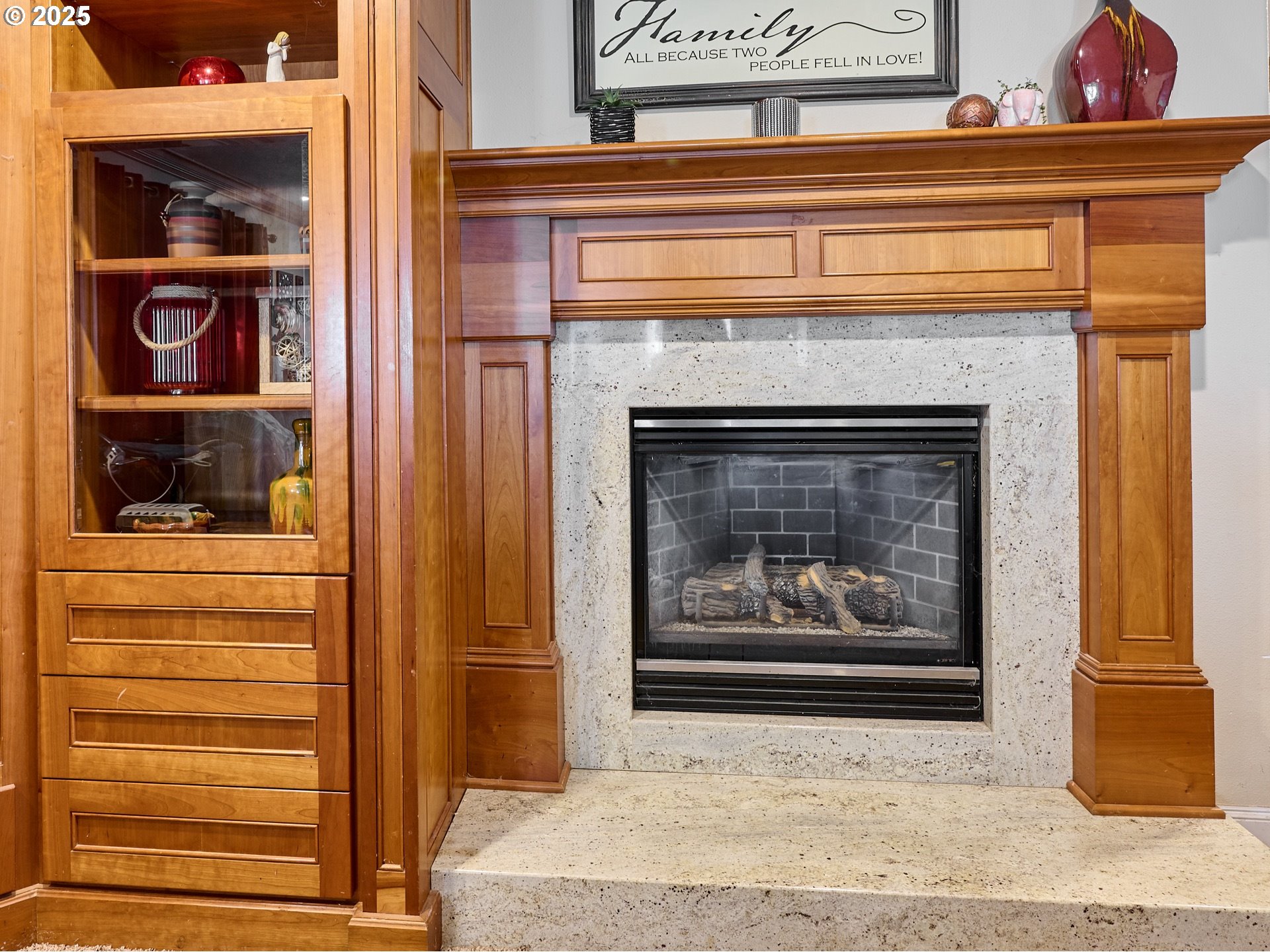 4481 Hennies Road Southeast Turner, OR 97392 - Photo 5 of 47 a living room with a fireplace