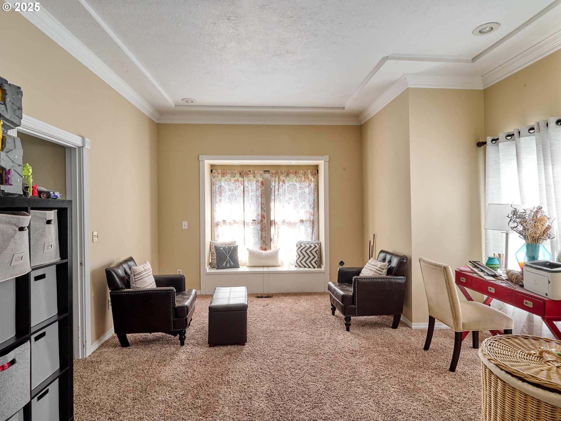 4481 Hennies Road Southeast Turner, OR 97392 - Photo 6 of 47 a living room with furniture and a window
