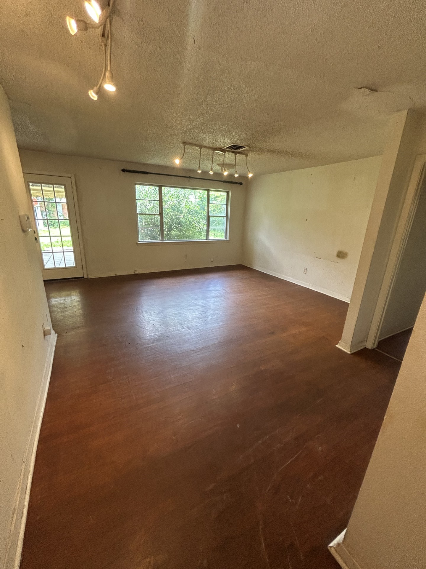 5711 Turtle Creek Road Houston, TX 77017 - Photo 3 of 25