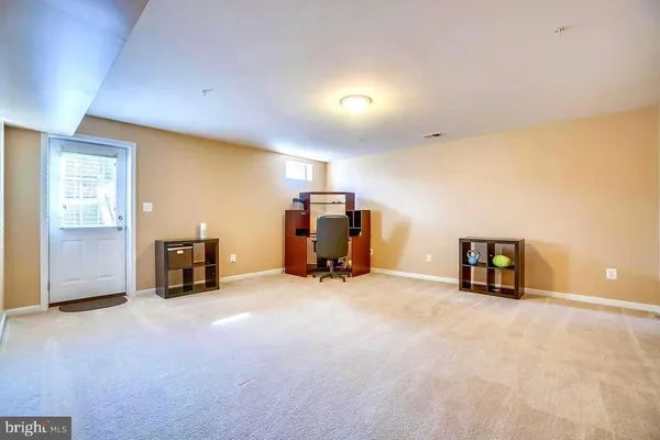 $1,400 | 3456 Eagle Ridge Drive, Woodbridge, VA 22191