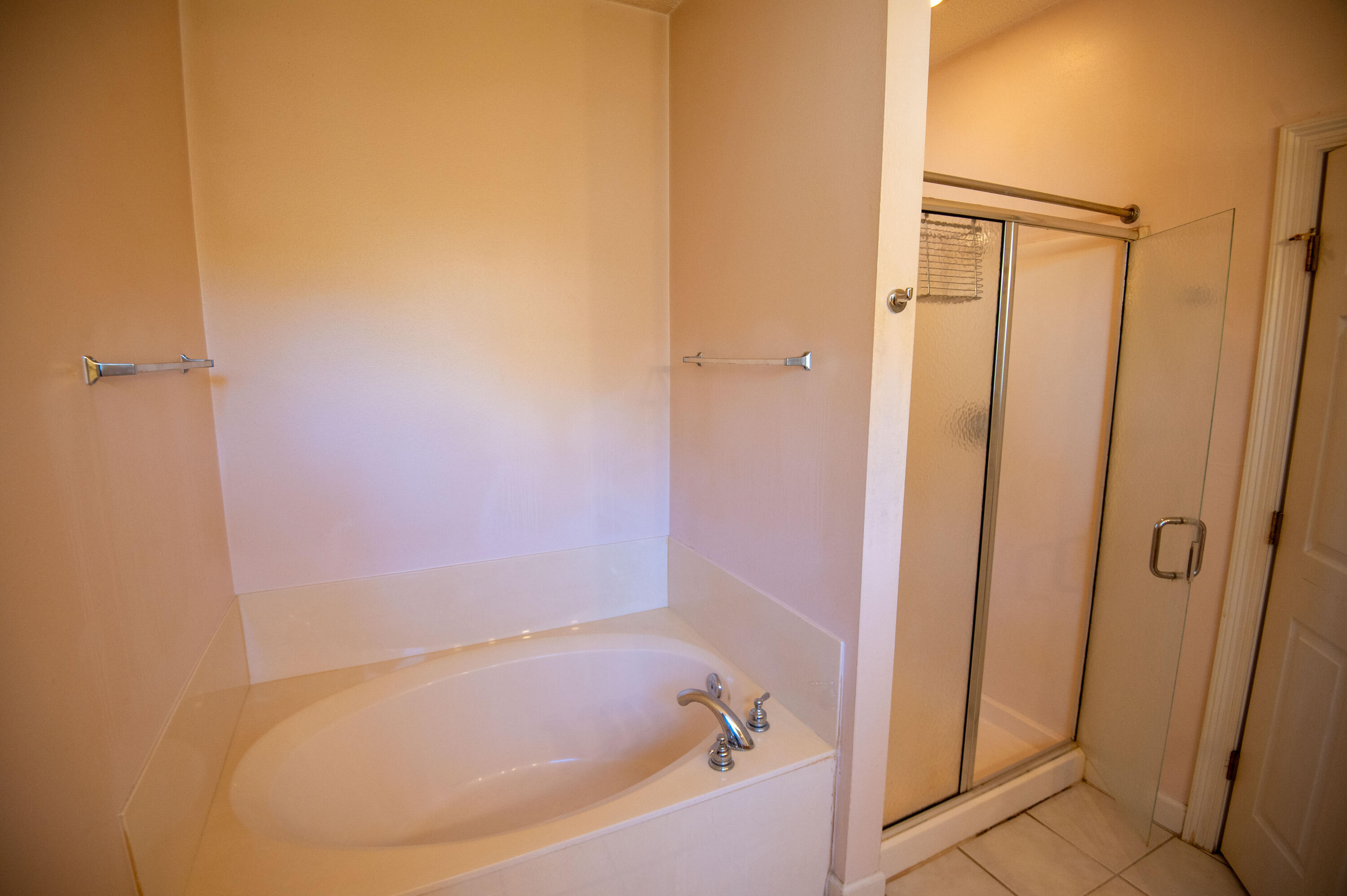 407 Calle Escada Santa Rosa Beach, FL 32459 - Photo 12 of 17 a bathroom with a bathtub