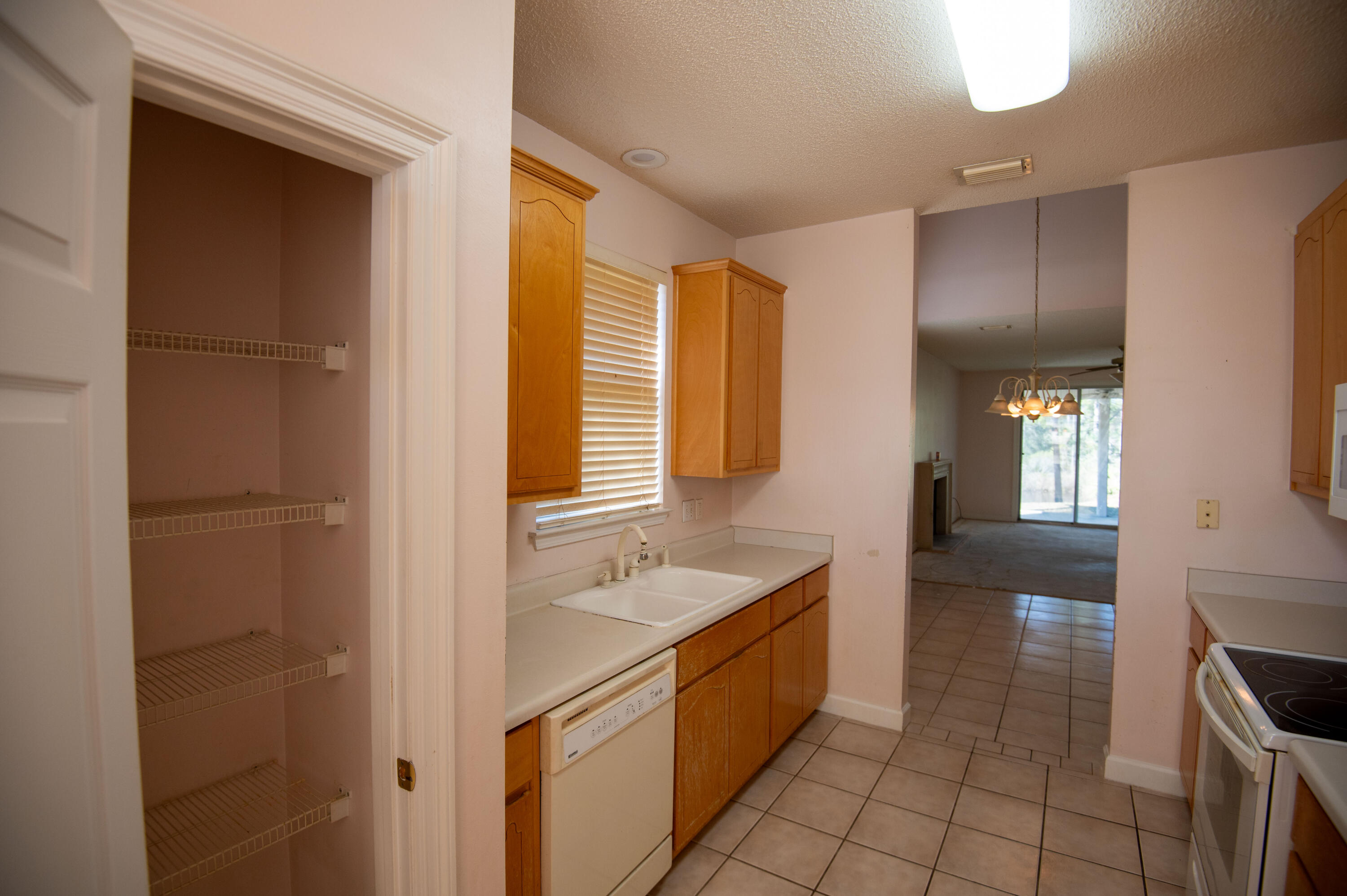 407 Calle Escada Santa Rosa Beach, FL 32459 - Photo 7 of 17 a bathroom with a sink a tub and a mirror