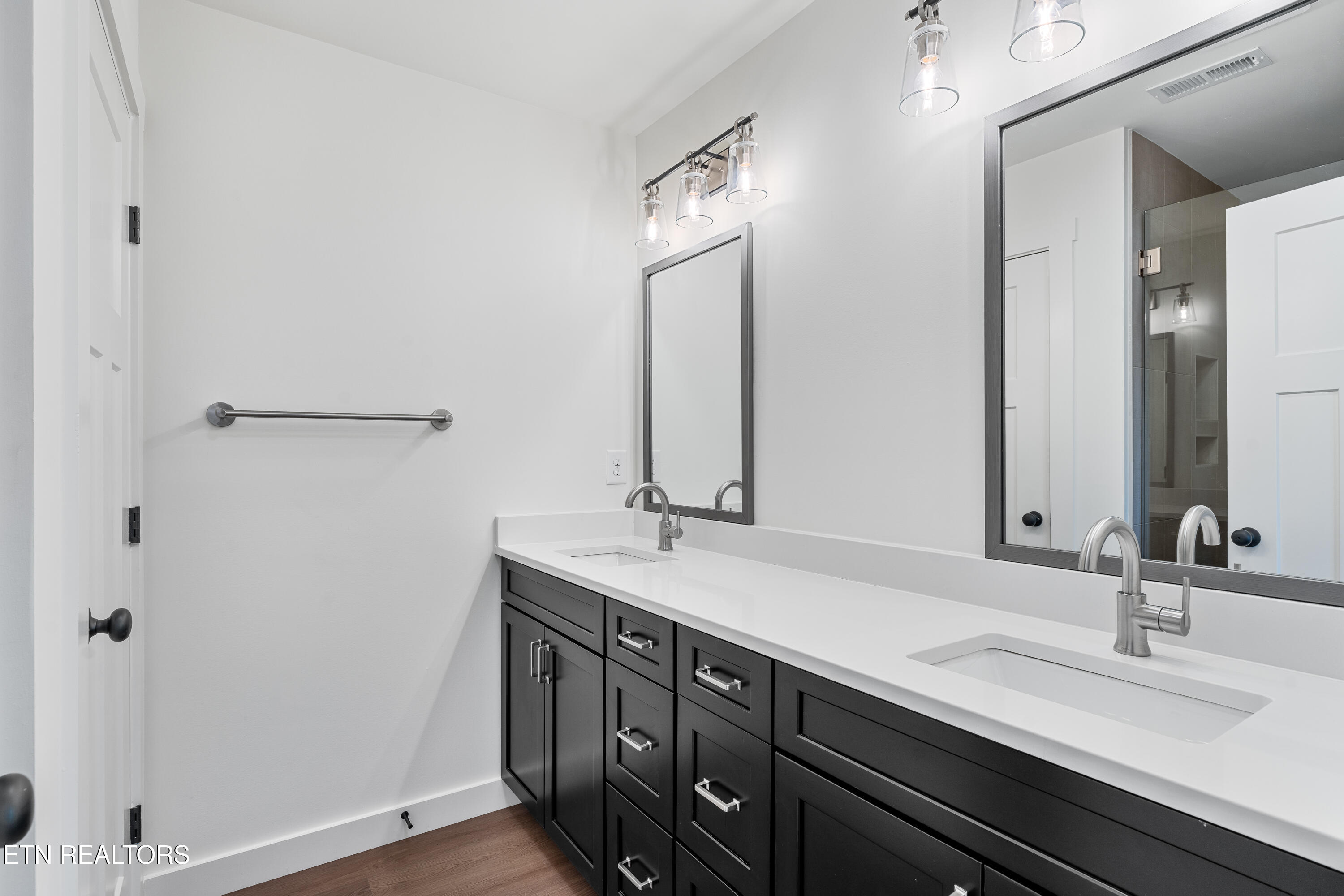 1337 Grace Ridge Drive Sevierville, TN 37862 - Photo 25 of 53 Primary Bath