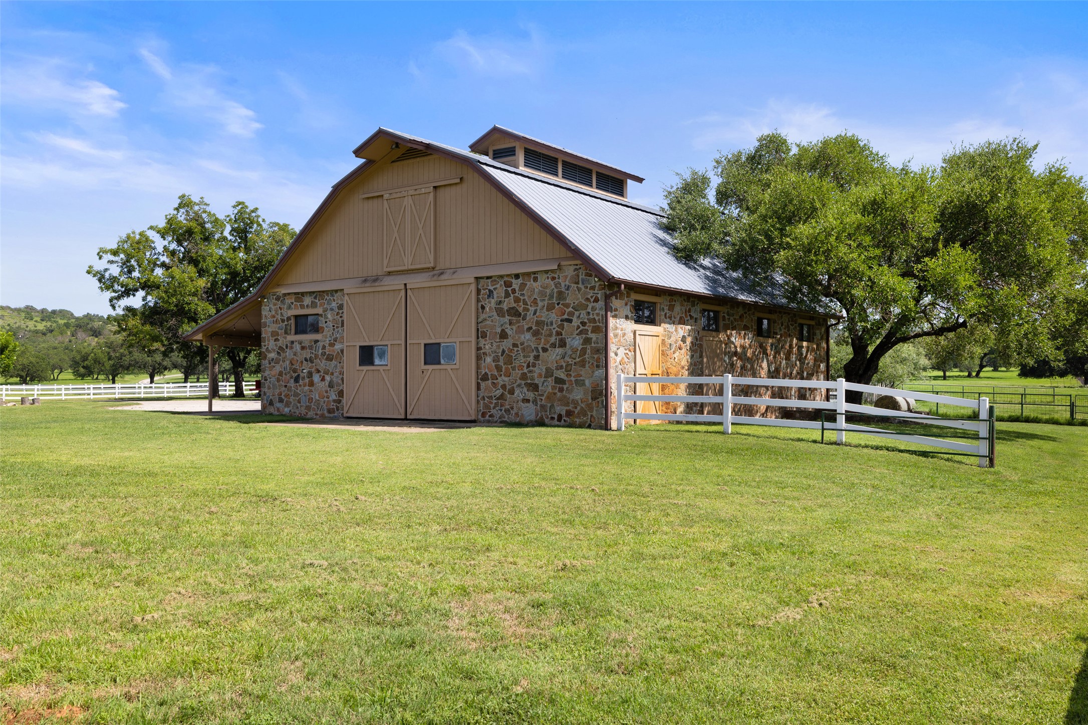 4529 Ranch Road 3347 Round Mountain, TX 78663 - Photo 31 of 36 Barn