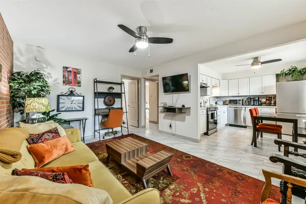 $1,550 | 2002 27th Street, Unit 3, Galveston, TX 77550