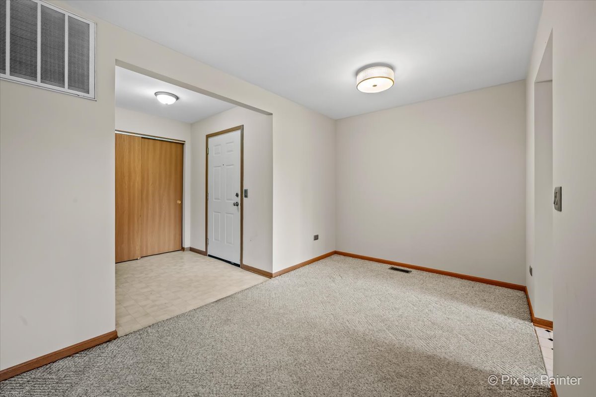 917 Golf Course Road, Unit 2 Crystal Lake, IL 60014 - Photo 3 of 44