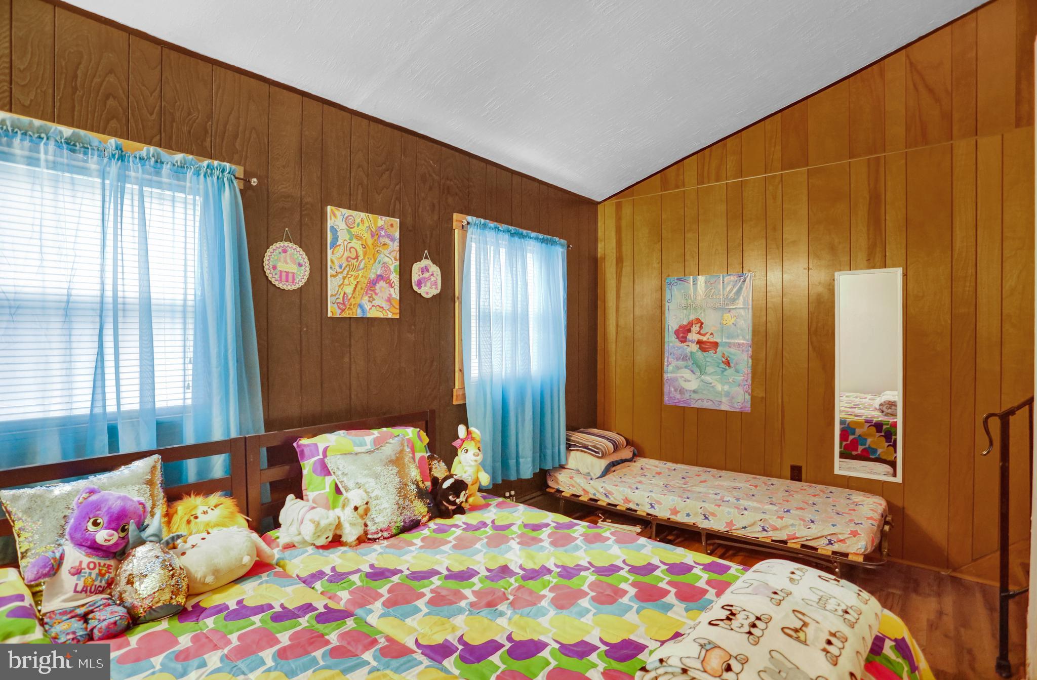 201-205 Pershing Boulevard Reading, PA 19607 - Photo 14 of 30 1st floor bedroom 2