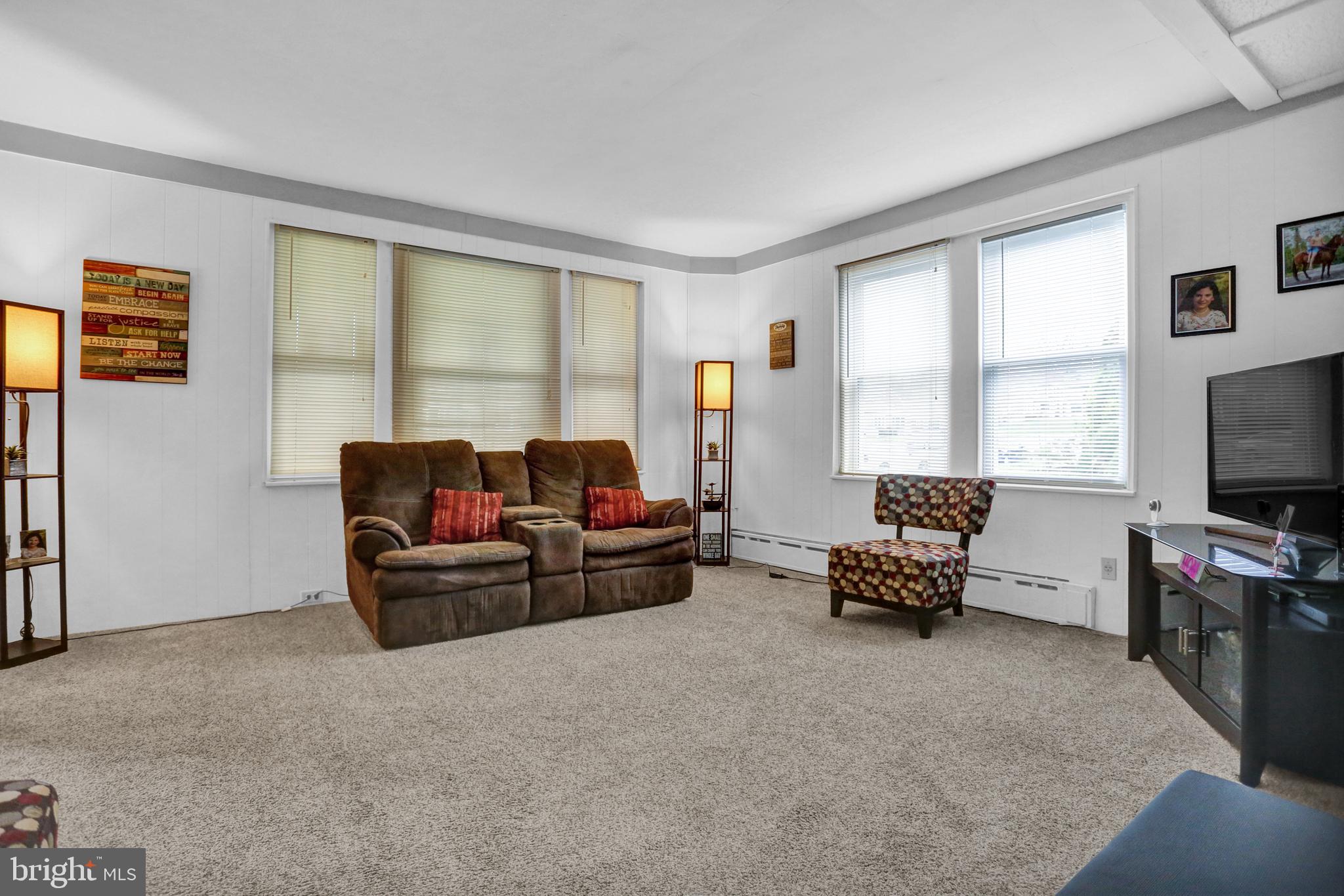 201-205 Pershing Boulevard Reading, PA 19607 - Photo 15 of 30 1st floor living room