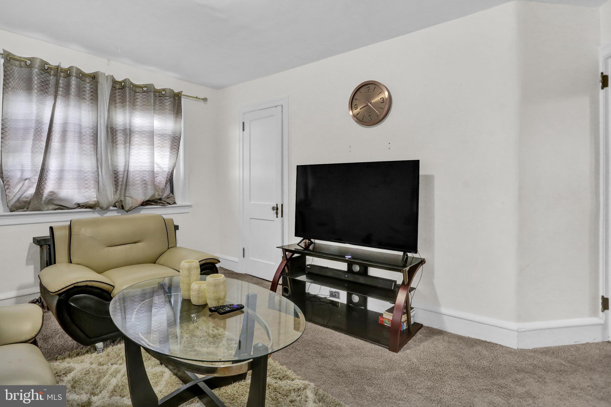 201-205 Pershing Boulevard Reading, PA 19607 - Photo 22 of 30 2nd floor living room