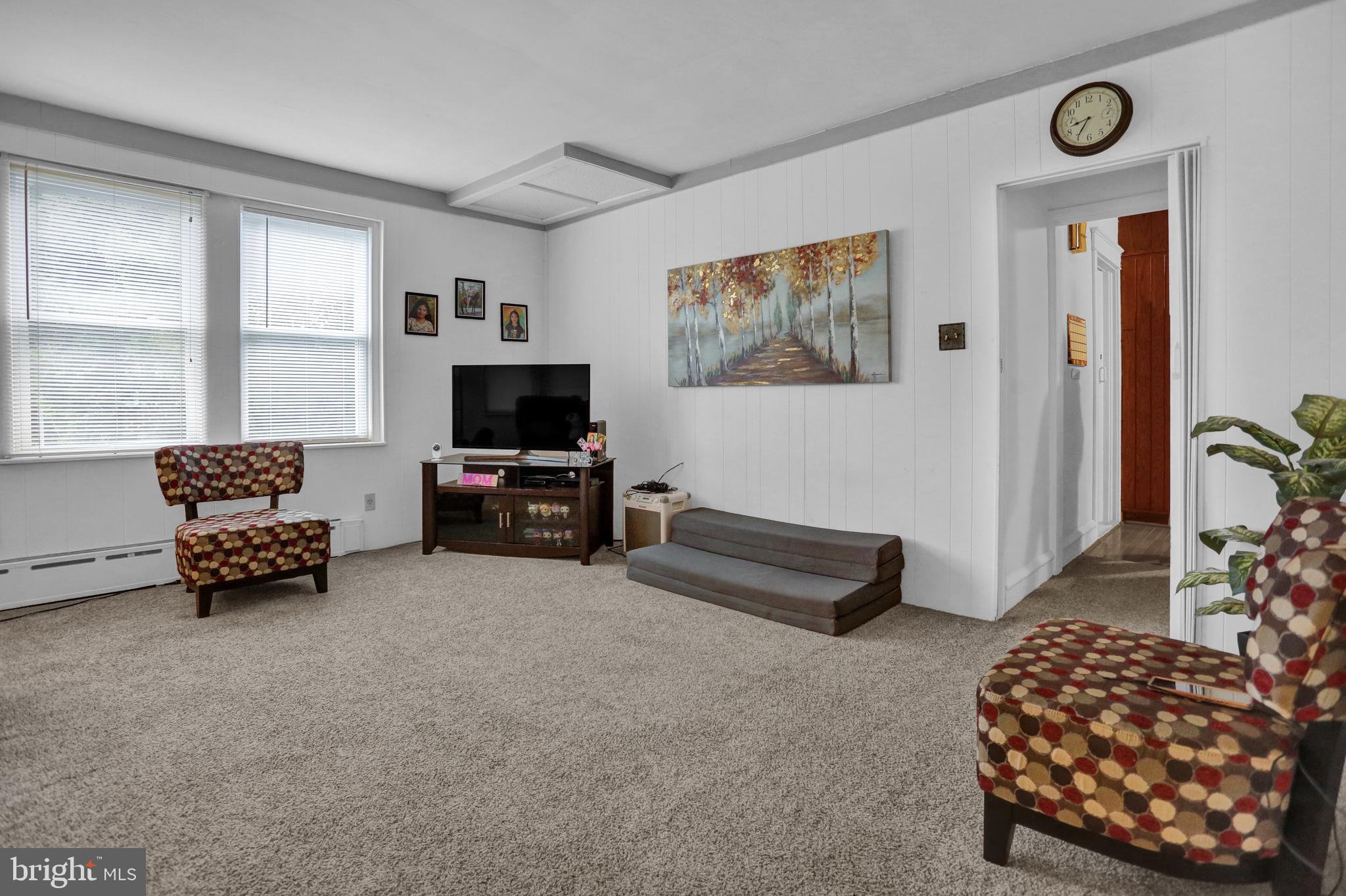 201-205 Pershing Boulevard Reading, PA 19607 - Photo 5 of 30 1st floor living room