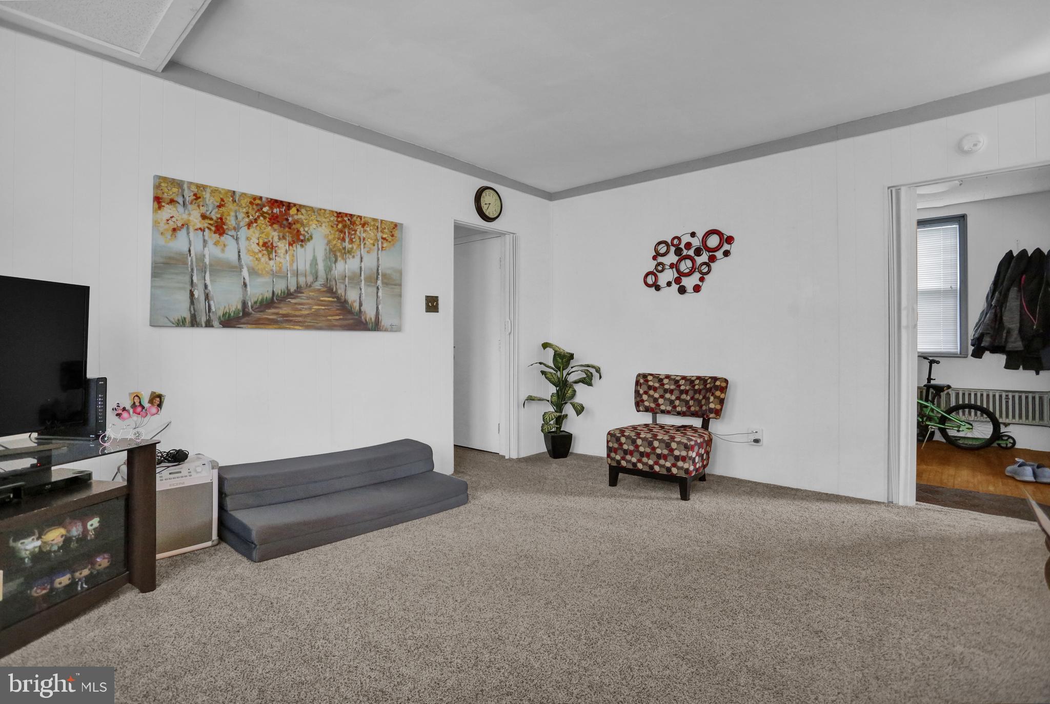 201-205 Pershing Boulevard Reading, PA 19607 - Photo 6 of 30 1st floor living room