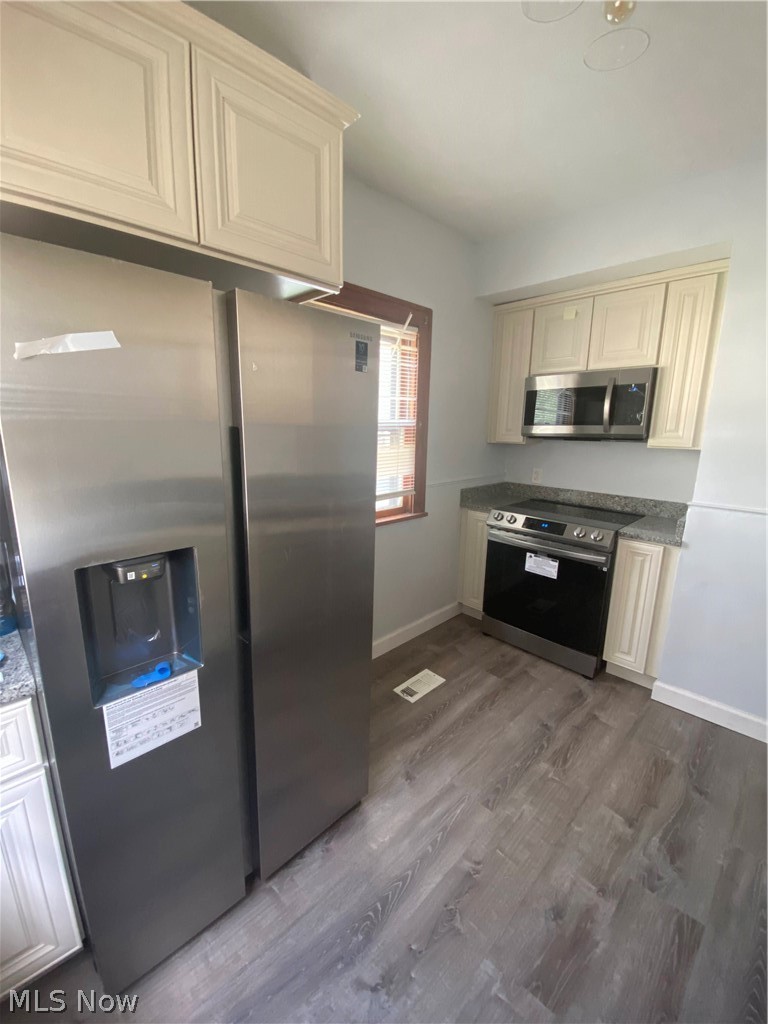 899 Clarence Road Cleveland Heights, OH 44121 - Photo 7 of 24 Kitchen