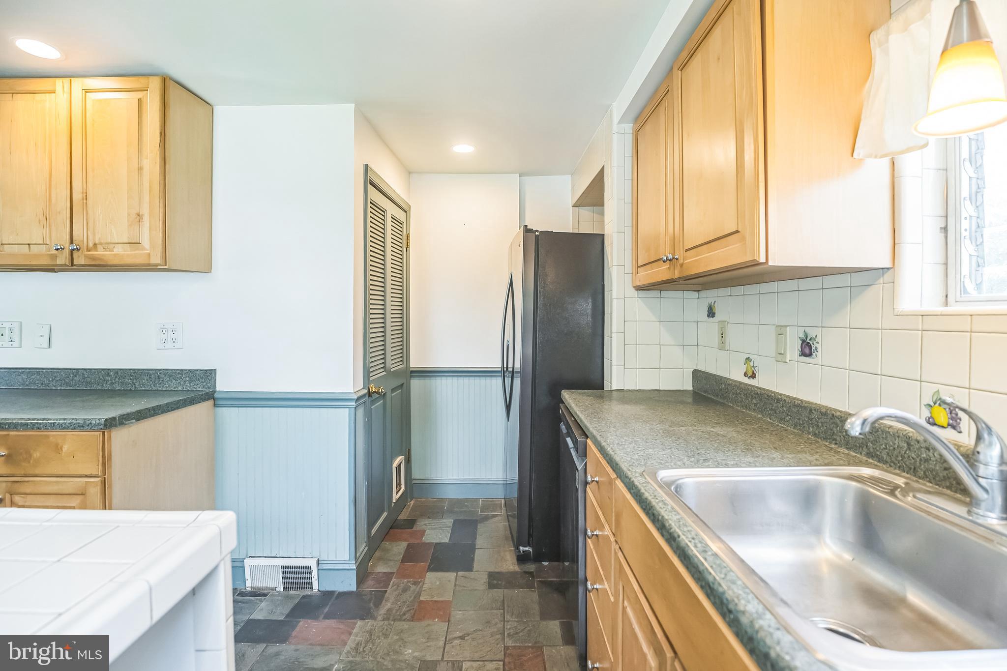 205 Lyster Road Oreland, PA 19075 - Photo 8 of 24 Gallery Image 8
