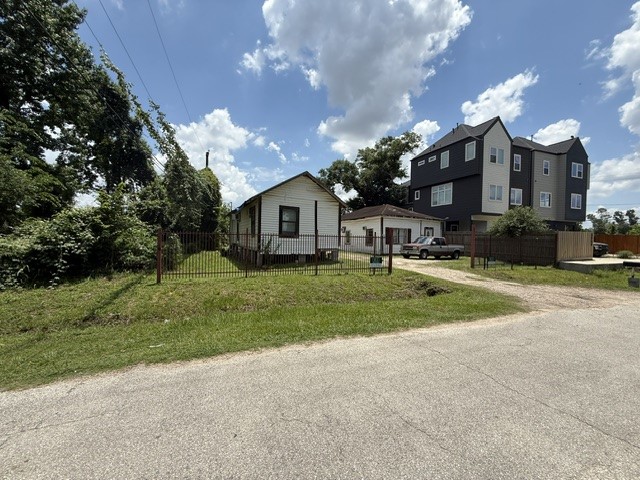 5906 Weathersby Street Houston, TX 77091 - Photo 2 of 14