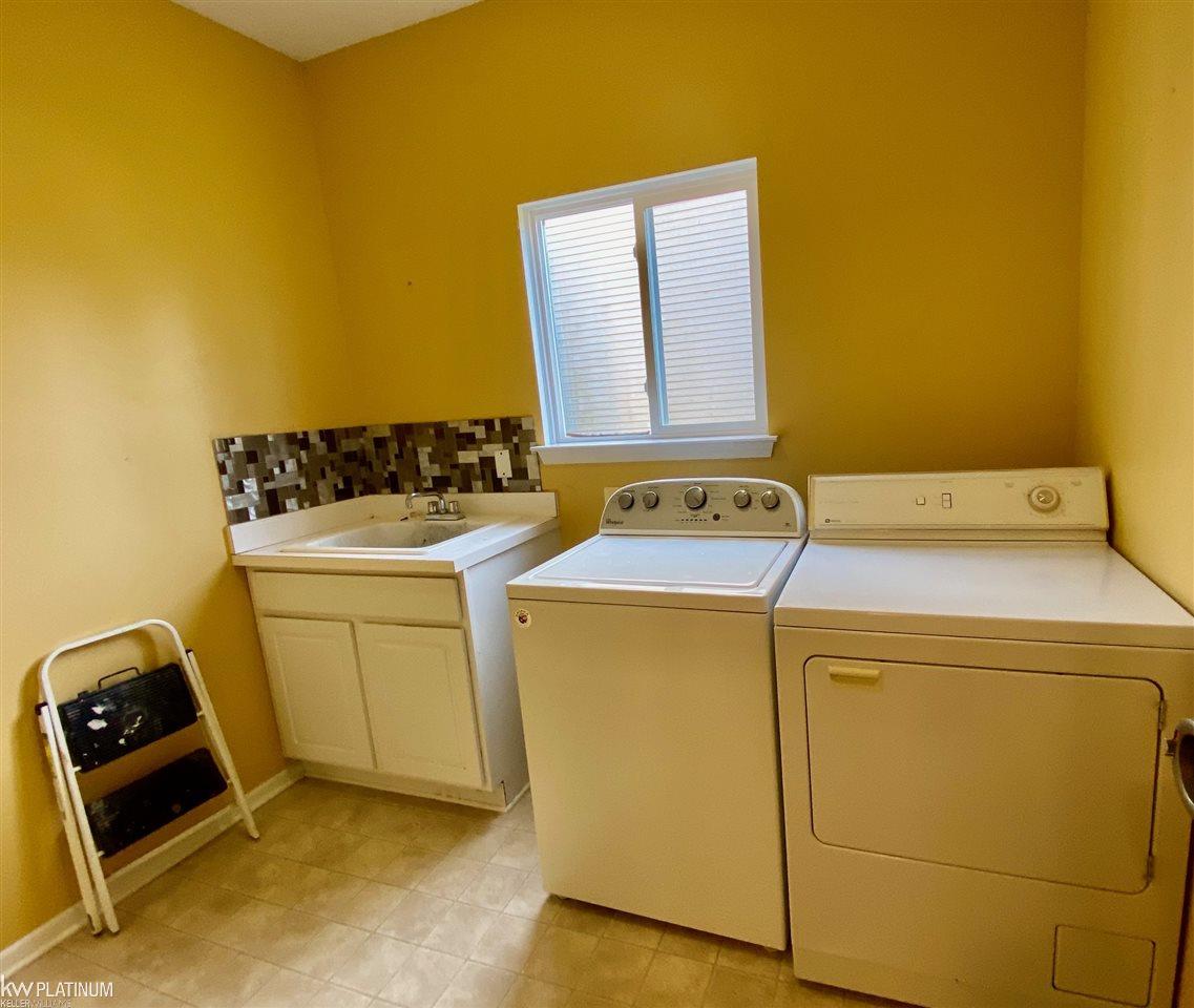 2761 Eastern Rochester, MI 48307 - Photo 5 of 36 Laundry