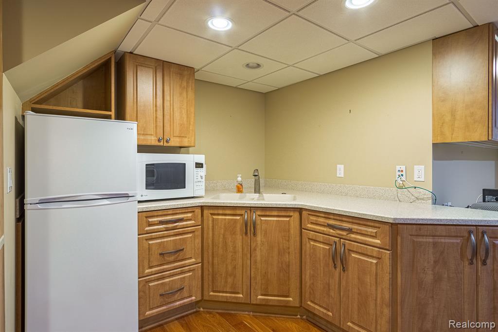 2125 Lagoon Drive Rochester Hills, MI 48309 - Photo 47 of 59