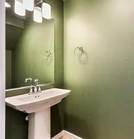 $2,745 | 901 South Smith Road, Unit 1042, Tempe, AZ 85281