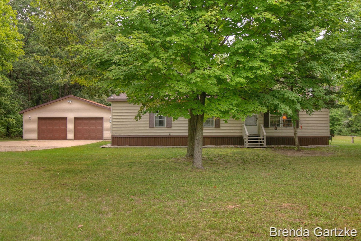 8906 Garbow Road Howard City, MI 49329 - Photo 4 of 22 Garbow8906