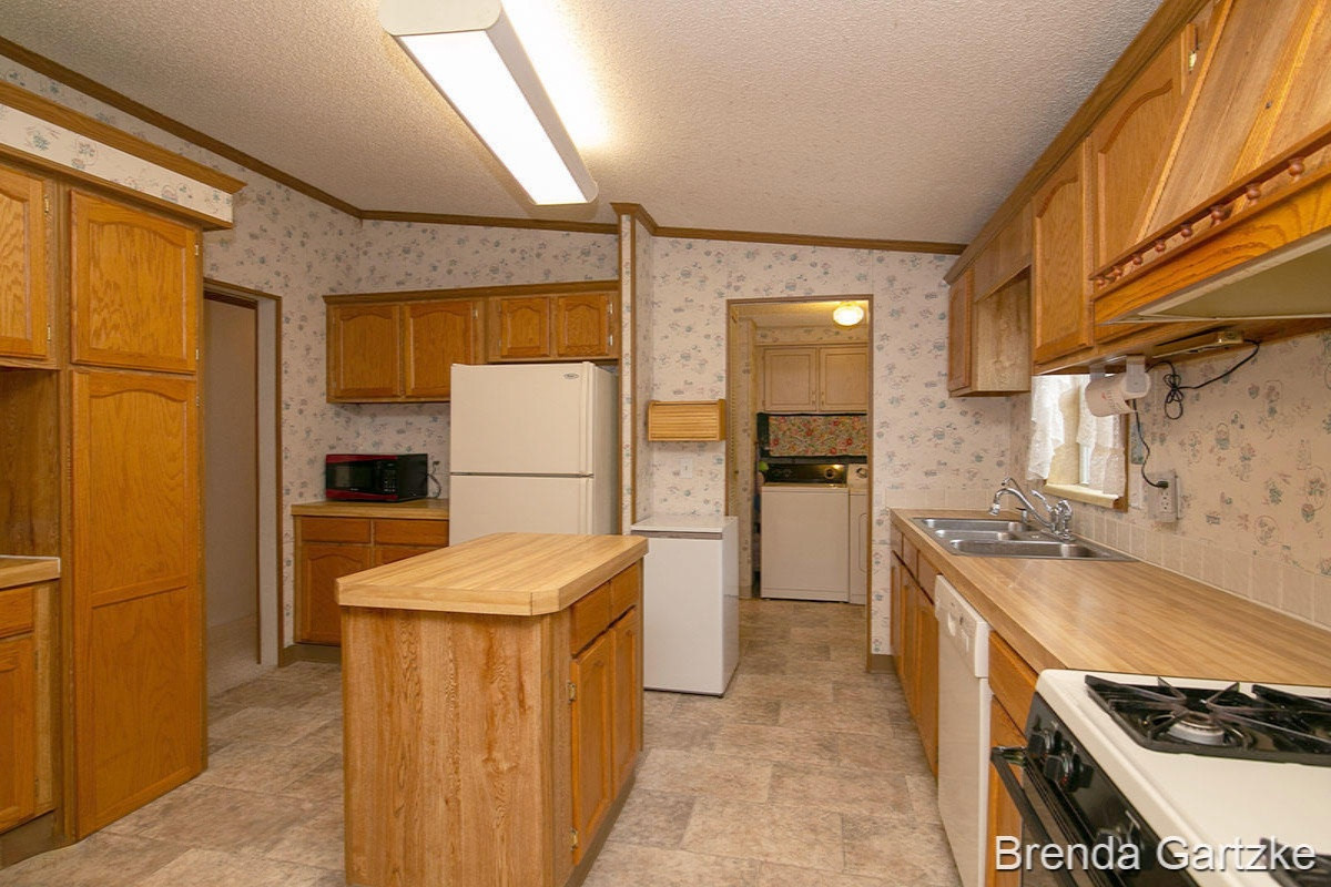 8906 Garbow Road Howard City, MI 49329 - Photo 10 of 22 Garbow8914