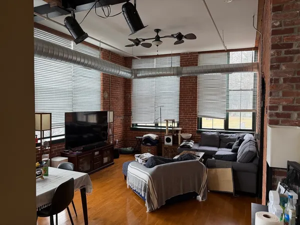 $2,300 | 160 Fremont Street, Unit 209, Worcester, MA 01603