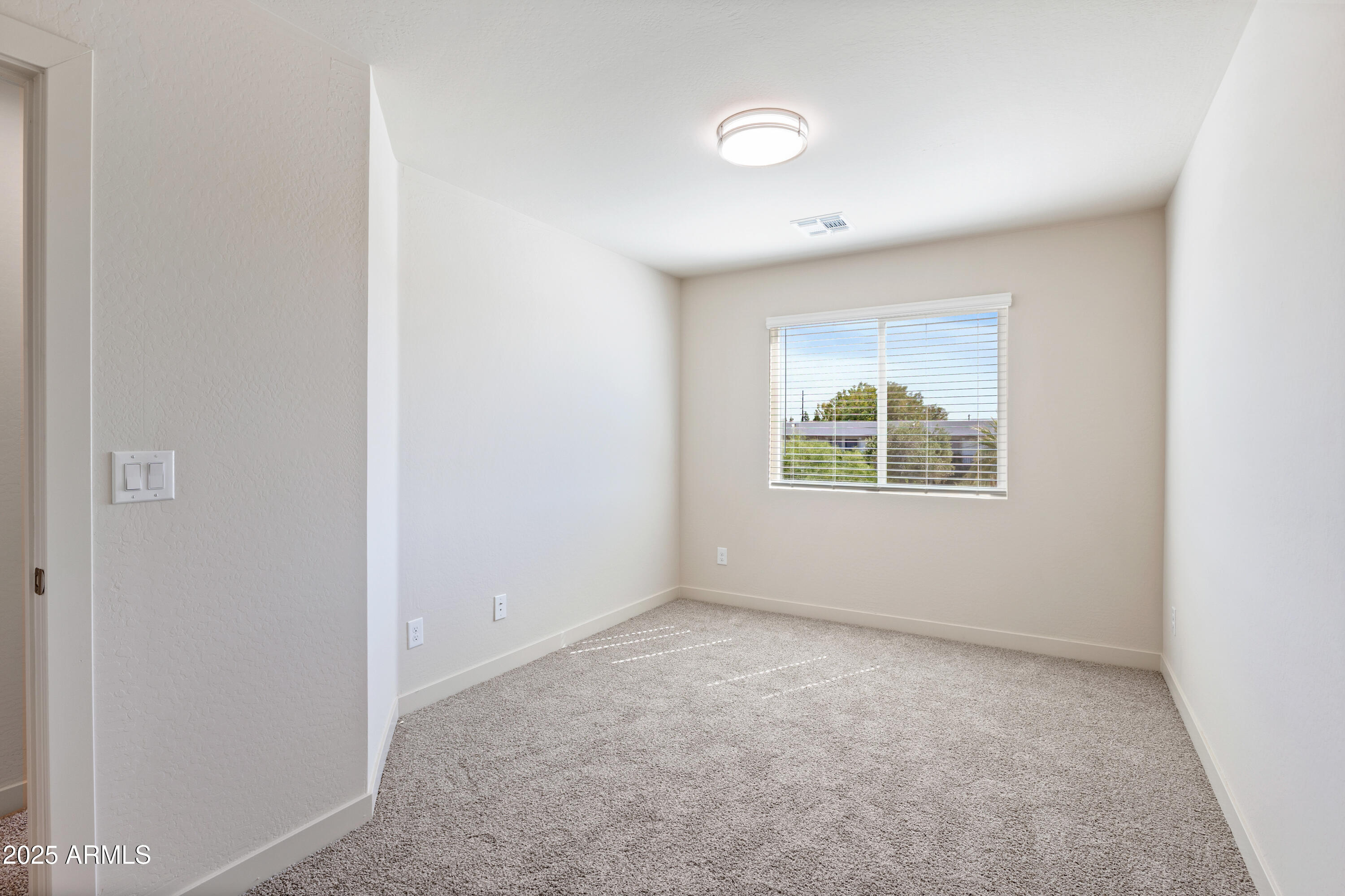 4307 North 13th Place Phoenix, AZ 85014 - Photo 21 of 35 an empty room with windows