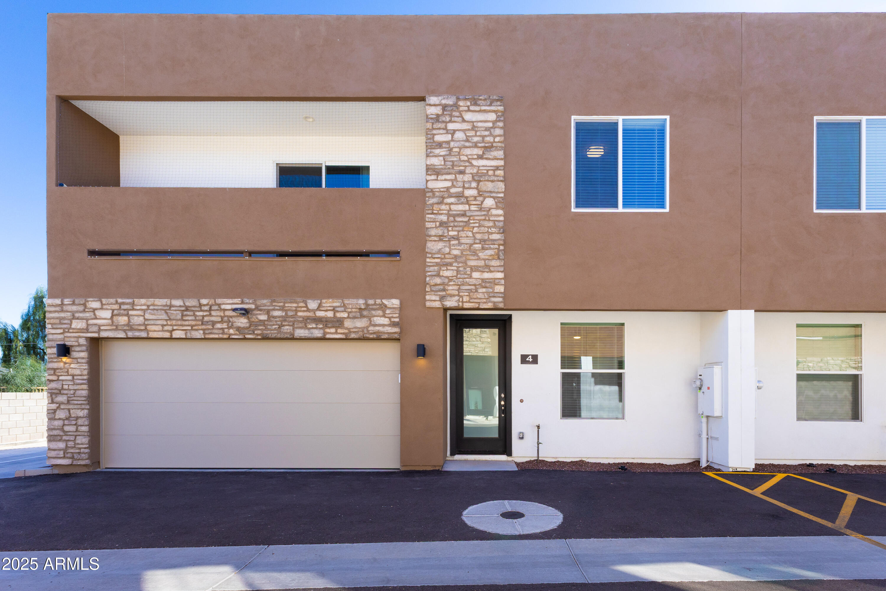 4307 North 13th Place Phoenix, AZ 85014 - Photo 4 of 35 a front view of a house with yard