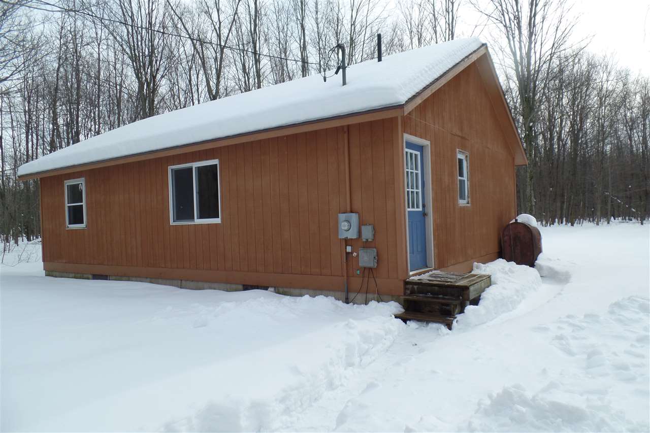 11467 Cinder Road Beulah, MI 49617 - Photo 3 of 26 1811275-2.JPG