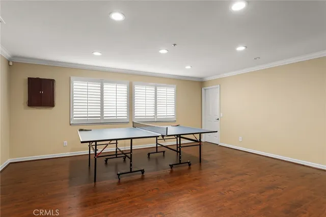 a view of a livingroom with furniture