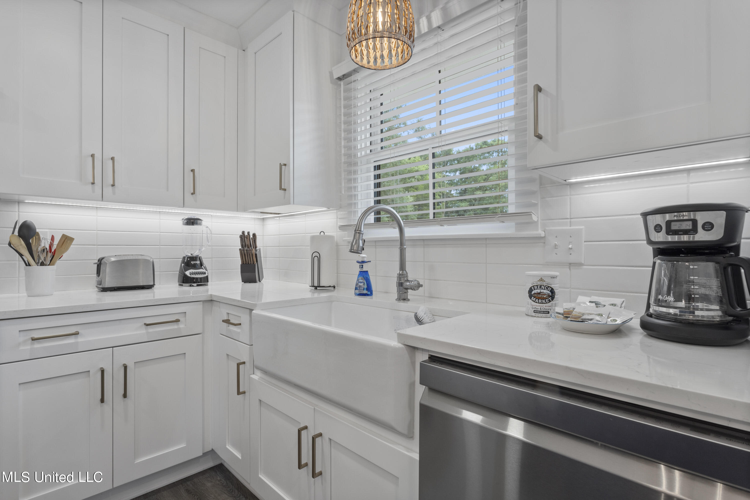 100 Winchester Drive Ocean Springs, MS 39564 - Photo 10 of 45 010