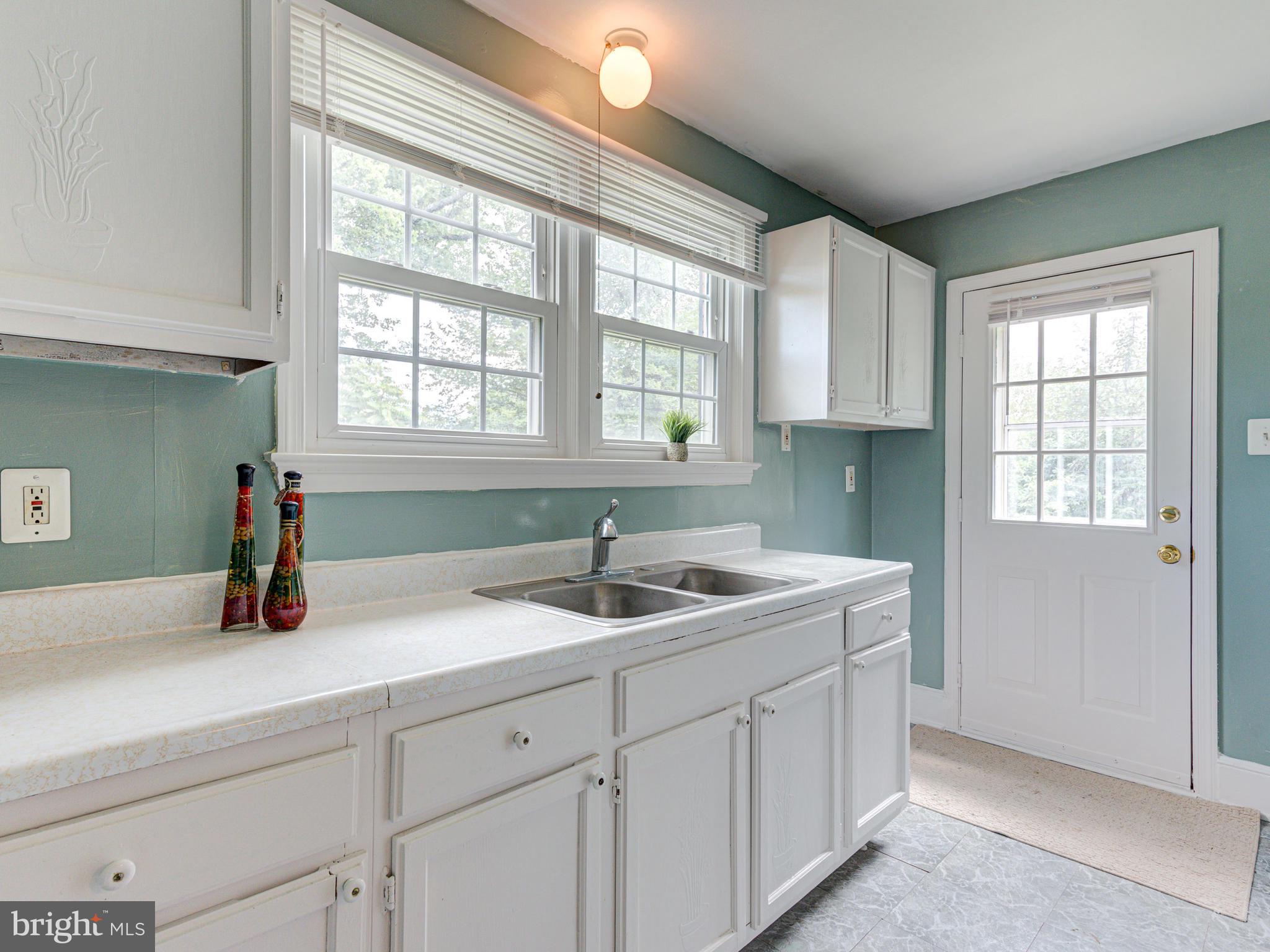 21148 Unison Road Middleburg, VA 20117 - Photo 14 of 52 Country Kitchen w/ Plenty of Light