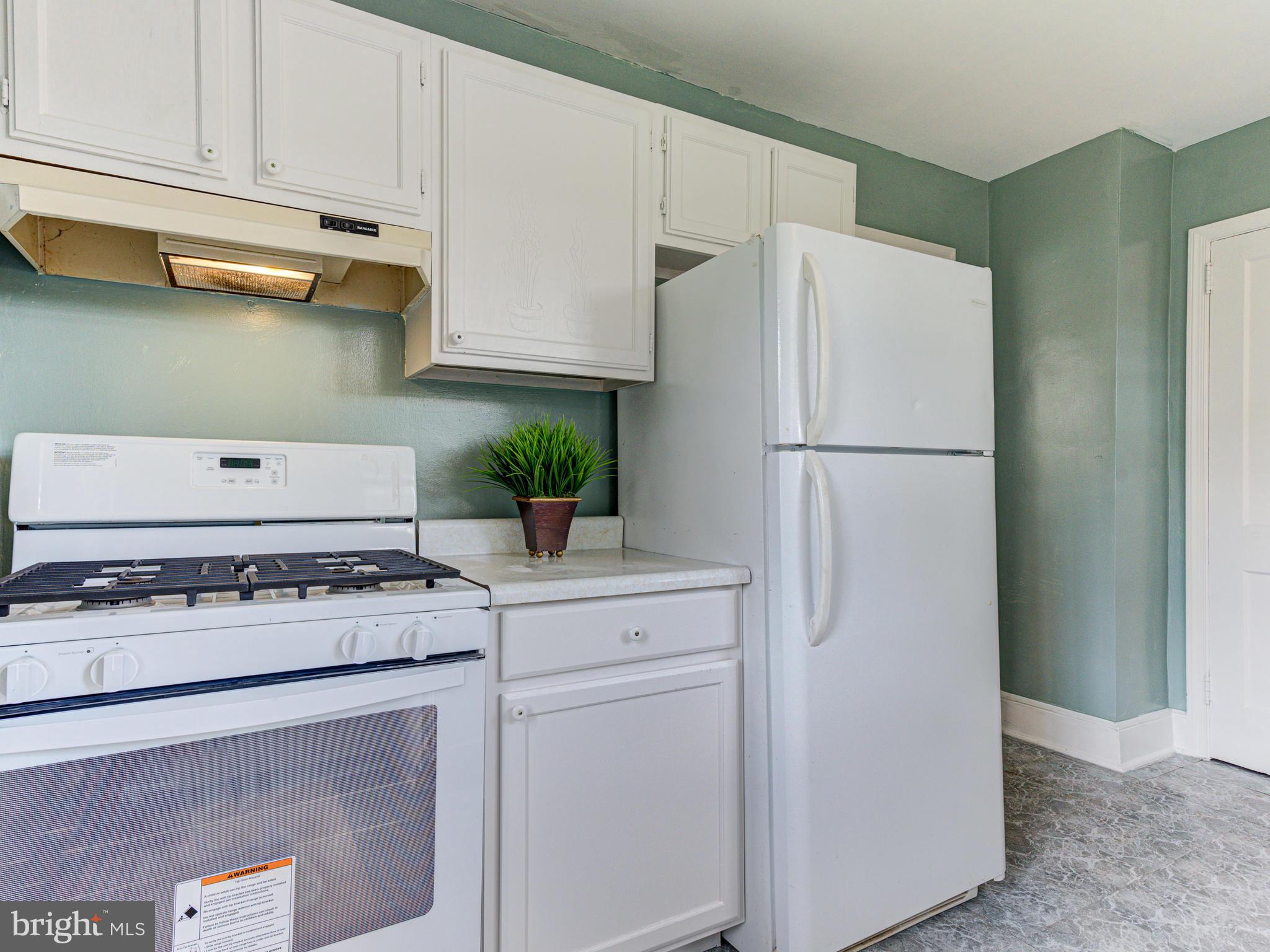 21148 Unison Road Middleburg, VA 20117 - Photo 17 of 52 Kitchen has Gas Stove