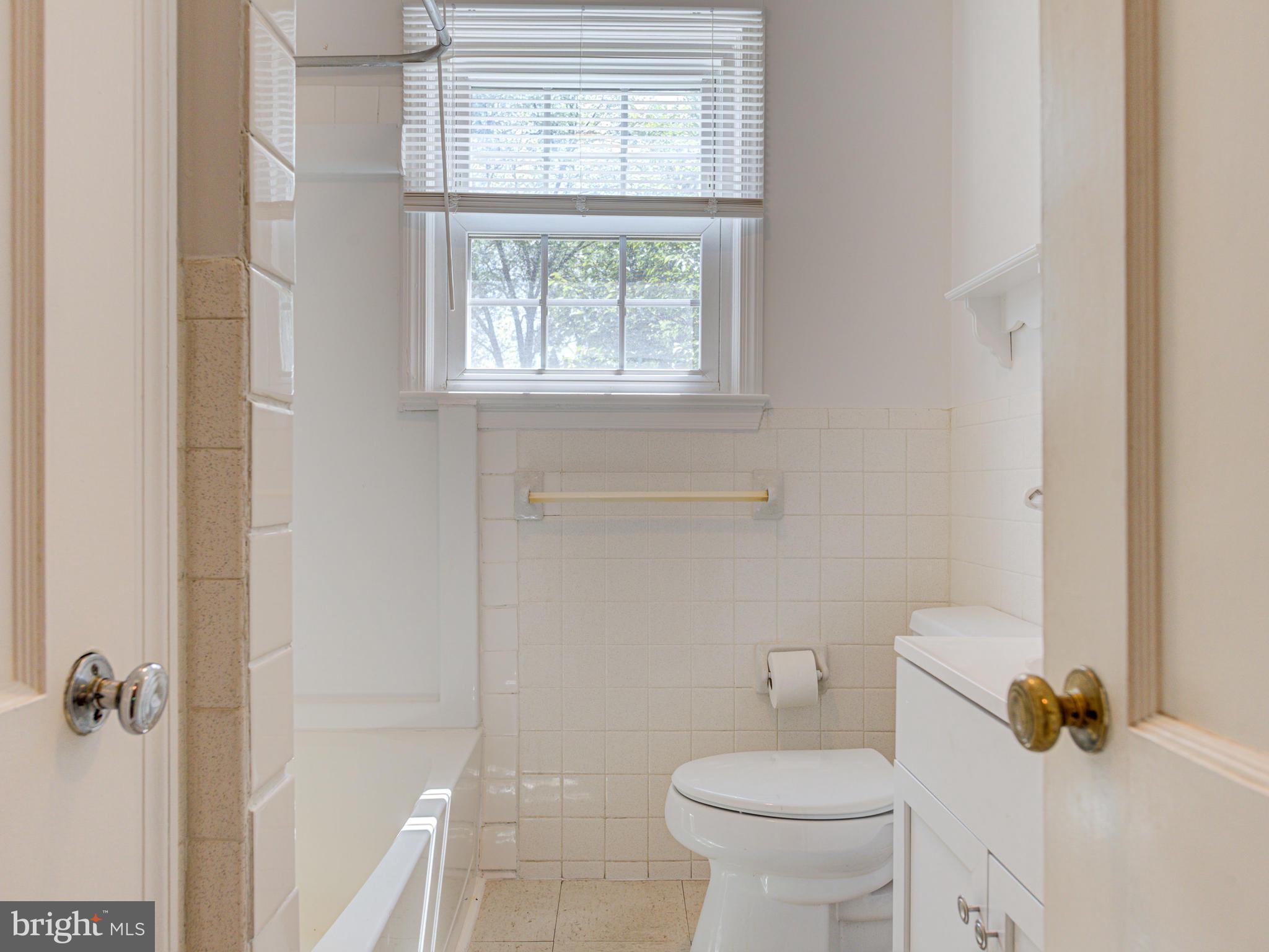 21148 Unison Road Middleburg, VA 20117 - Photo 30 of 52 Main Level Full Bath