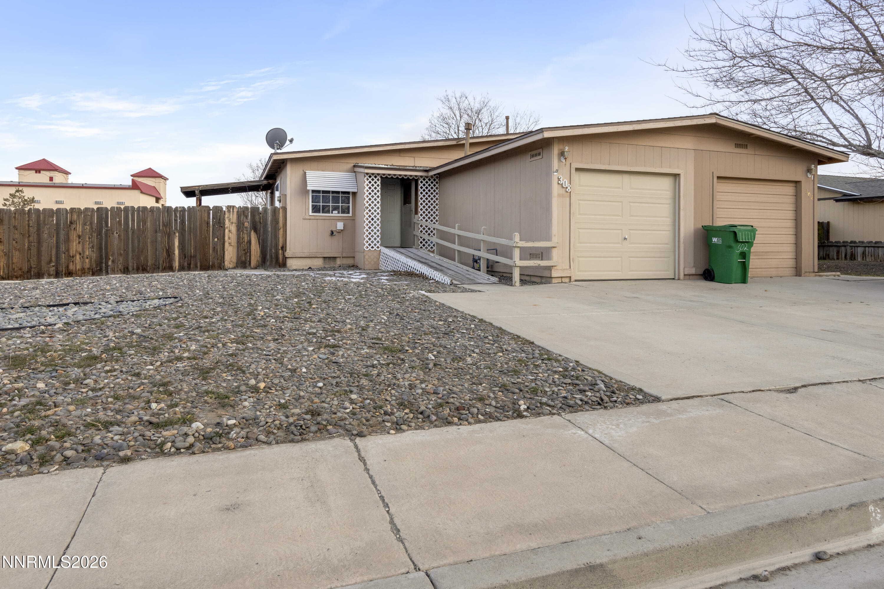 308 Andrea Way Fernley, NV 89408 - Photo 2 of 42 _S1A4690