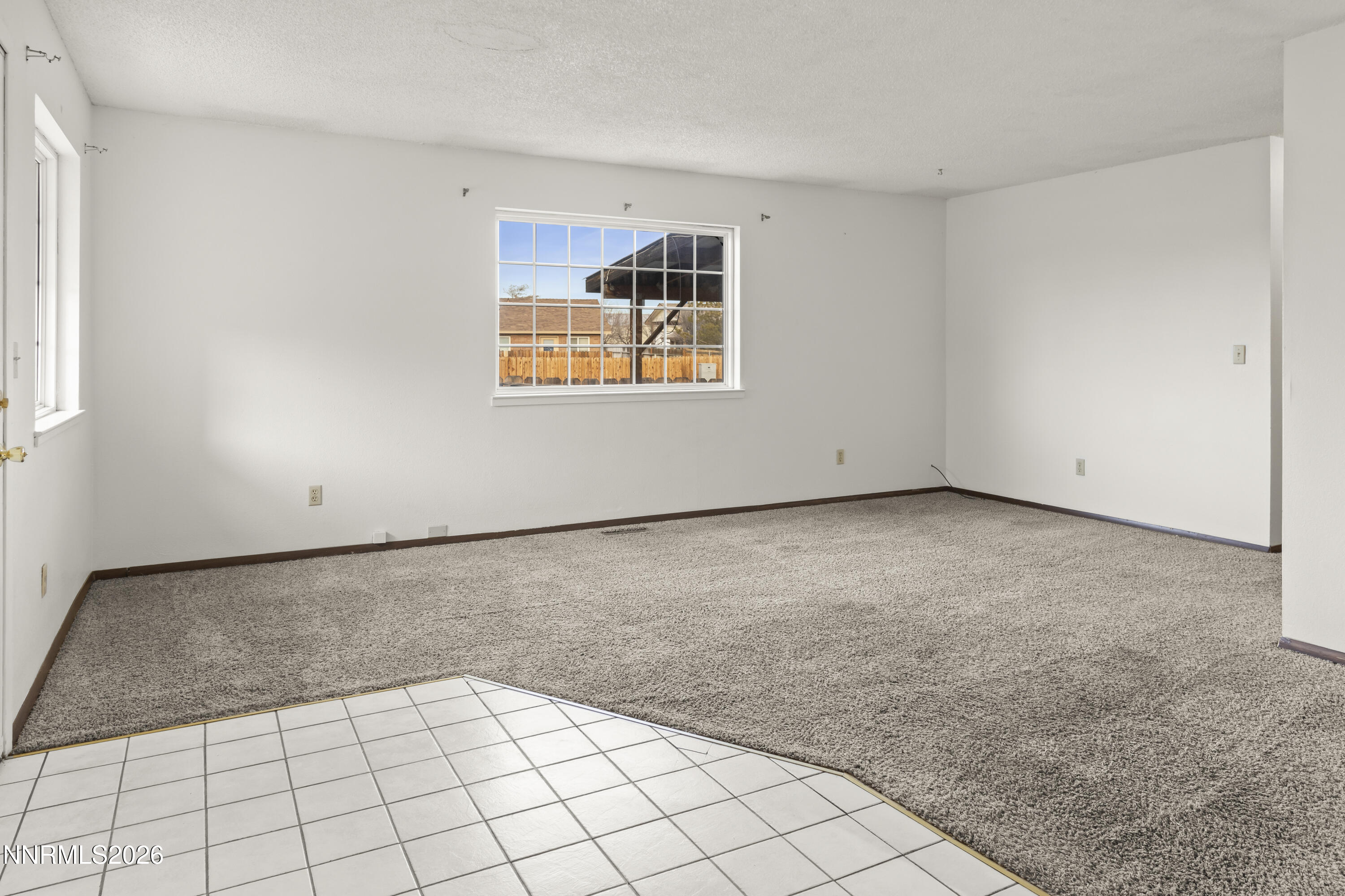 308 Andrea Way Fernley, NV 89408 - Photo 3 of 42 _S1A4510