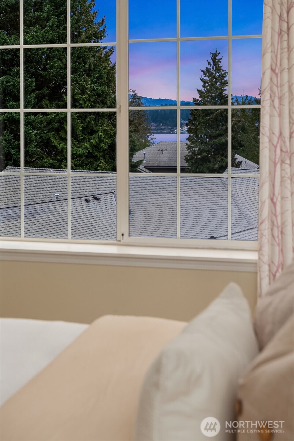 18646 Northeast 57th Way Redmond, WA 98052 - Photo 24 of 40 a view of a balcony with a potted plant