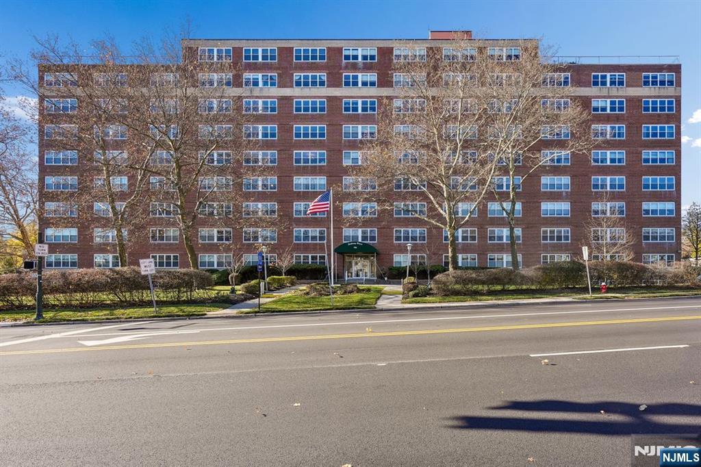 926 Bloomfield Avenue, Unit 3L Glen Ridge, NJ 07028 - Photo 1 of 6
