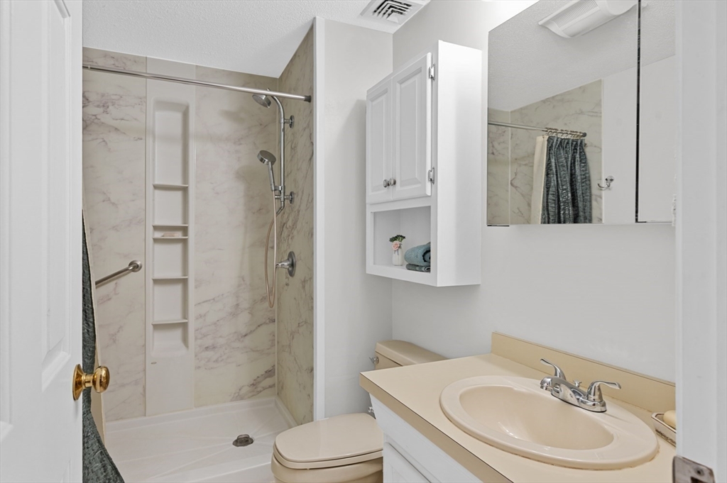 98 Village Post Road, Unit 98 Danvers, MA 01923 - Photo 13 of 27